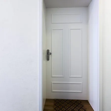 Seeglueck Hafenblick - Stilvolle Direkt Am Und Faehrhafen In Konstanz, In Der Naehe Der Universitaet Apartment *