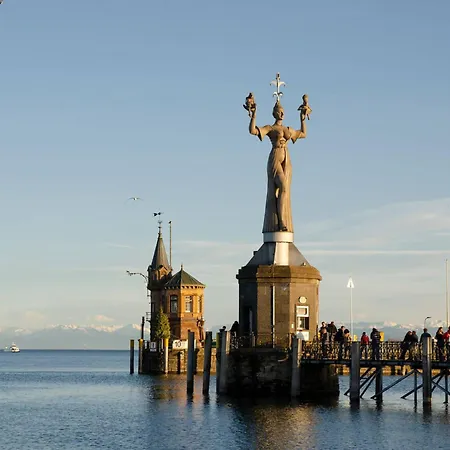 Seeglueck Hafenblick - Stilvolle Direkt Am Und Faehrhafen In Konstanz, In Der Naehe Der Universitaet