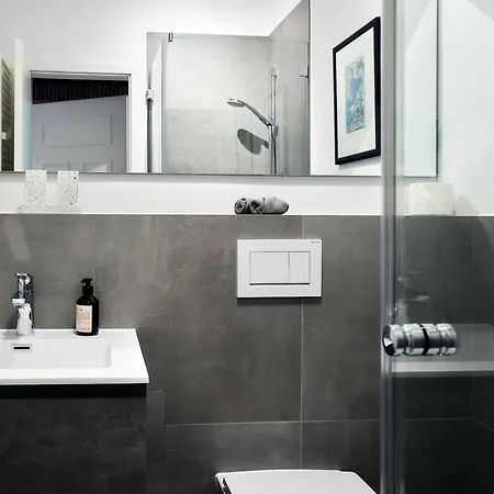 Seeglueck Hafenblick - Stilvolle Direkt Am Und Faehrhafen In Konstanz, In Der Naehe Der Universitaet